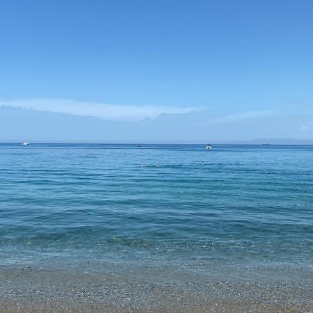 Tra Mare E Lago Torre di Faro المظهر الخارجي الصورة
