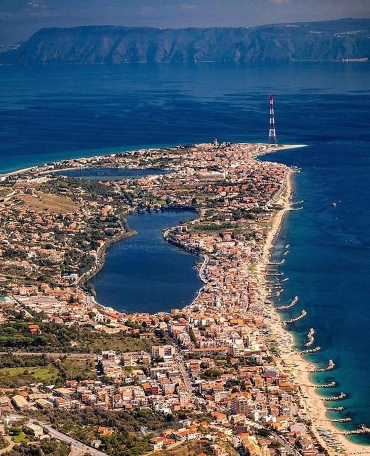 Tra Mare E Lago Torre di Faro المظهر الخارجي الصورة